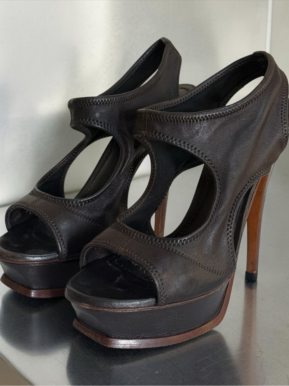Authenticated Yves Saint Laurent Brown Leather Platform Stiletto Heels! Size 6.5 - Picture 2 of 13